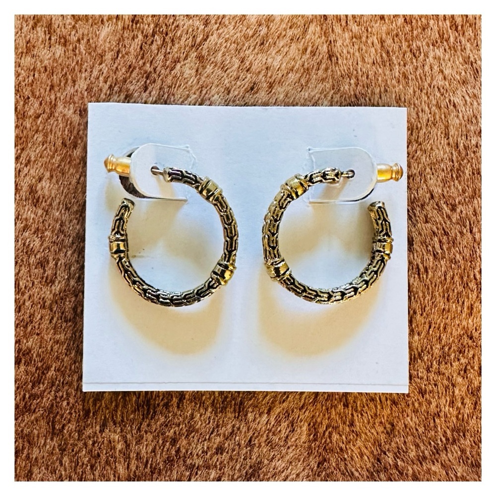 Vintage Gold Textured Hoop Earrings with Unique Design 20mm. - Picture 3 of 5